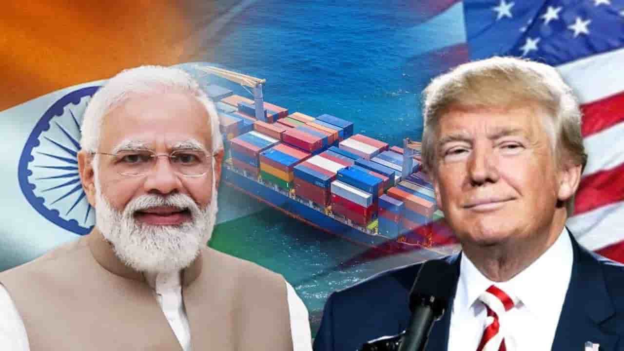 प्रधानमंत्री नरेंद्र मोदी और डोनाल्ड ट्रंप समुद्र किनारे चलते हुए – भारत-अमेरिका व्यापार वार्ता 2025 का प्रतीक