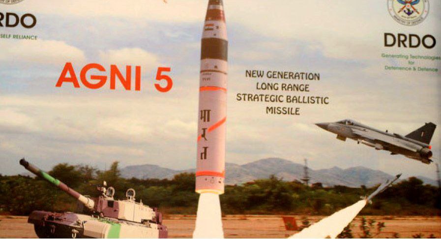 अग्नि–5 मिसाइल परीक्षण 2025: भारत की शक्ति 5 "DRDO Agni-5 मिसाइल परीक्षण – लॉन्चिंग पैड से निकलती हुई अग्नि-5 इंटरकॉन्टिनेंटल बैलिस्टिक मिसाइल"